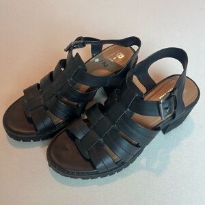 Black chunky heels - like new